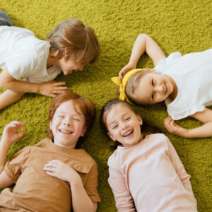 Niños felices tras la gestión positiva de la separación